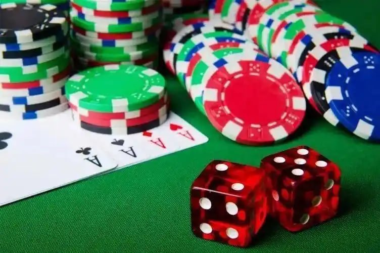 Filipino bettor reviewing phvip Analysis sports data on mobile
